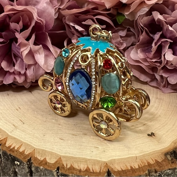 Cinderella’s Royal Blue and Gold Crystal Carriage Keychain Charm - Picture 7 of 15